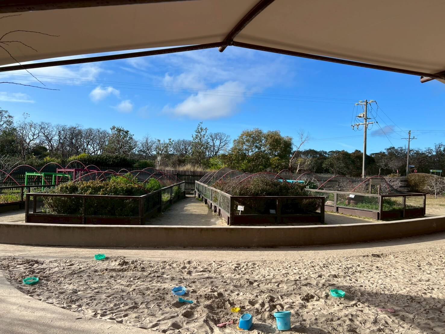 chocolaterie building garden 1