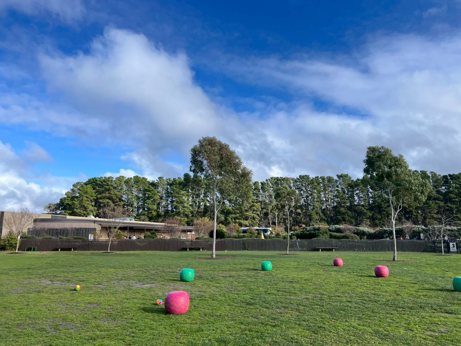chocolaterie building garden 2